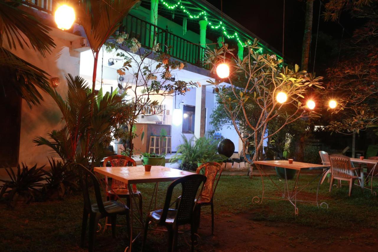 Pearl Villa Rooms And Hostel Unawatuna Exterior foto